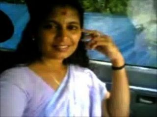 Kerala Aunty Shanthi Boob-show In Omni Van
