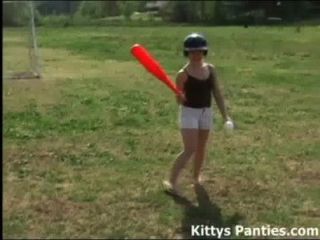 Petite 18yo Teen Kätzchen Spielen Softball