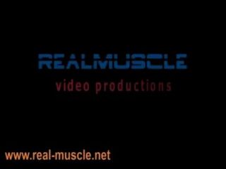 Realmuscle Bodybuilder Abspritzen