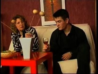 Russische Mutter Trank Wein Mit Ihrem Jungen