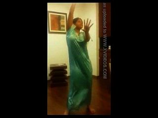 Tamilische Frau Sumithra Heiße Tanz Für Ehemann