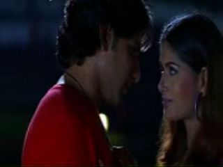 Südindische Schauspielerin Heißeste Kuss Szene (savitabhabhi.mobi)