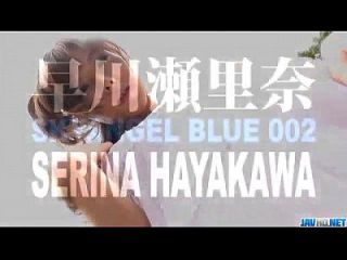 Serina Hayakawa Saugt Hahn Wie Süßigkeiten Und Schwalben