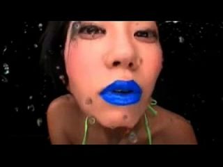 Japanischer Blauer Lippenstift (spuckender Fetisch)