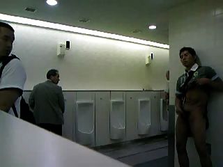 Cmnm - Kerl In öffentlichen Toiletten Masturbieren!