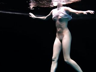 Unterwasser Flexible Gymnastische