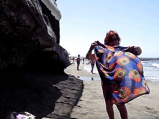 Strand, Omas, öffentliche Nacktheit