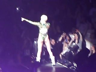 Miley Cyrus - Vancouver Konzert 2014