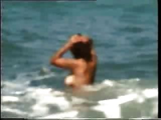 Big Tits Mädchen Nackt Auf Dem Einsamen Strand