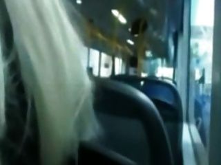 Mädchen Gibt Blowjob Im öffentlichen Bus