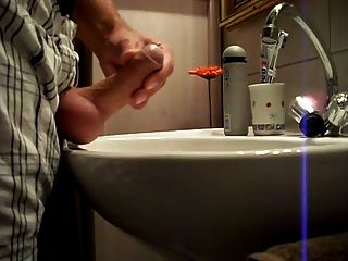 Ich Masturbiere In Meinem Badezimmer