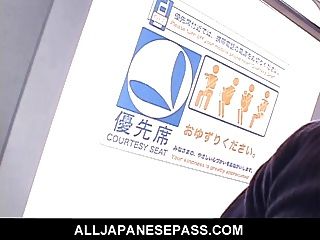Misato Kuninaka Auf Der U-bahn Ihre Pelzige Muff Gepflegt Und Plea