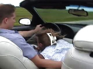 Gwen Saugt Ihren Mann Im Auto!