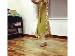 Uk Pakistanisch Uni Girl Dance Nicht Nackt Traditionell Nicht Nackt