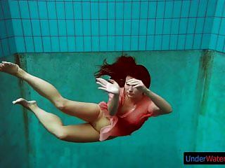 Sexy Unterwasser-meerjungfrau Deniska