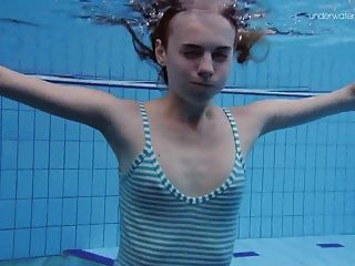 Anna Netrebko Skinny Winzigen Teenager Unter Wasser